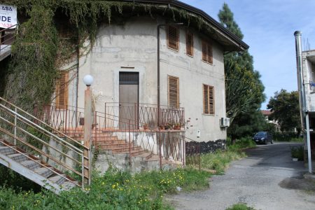 Villa singola con terreno - Falcone (ME)