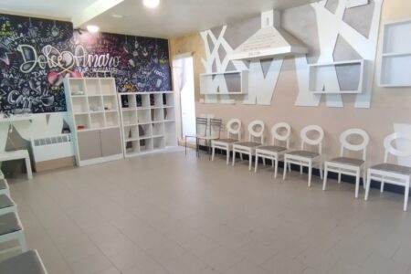 Locale a Punta Marina con dehor e canna fumaria